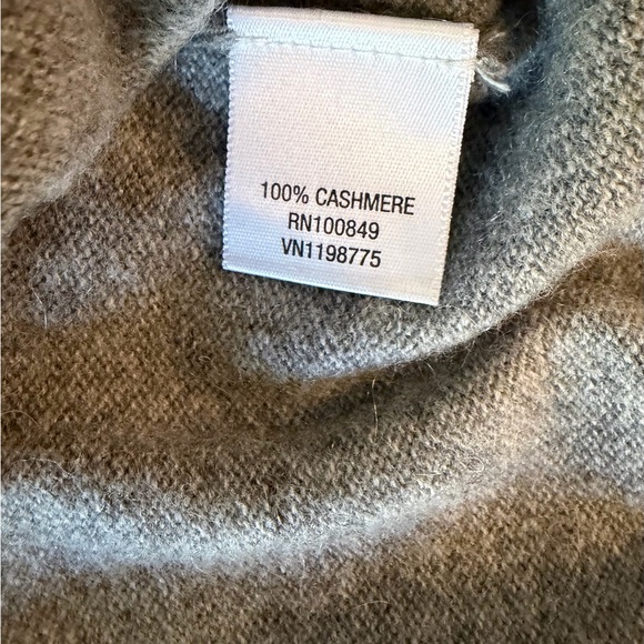 100% Cashmere | Gray Women's Botton-Down Cardigan. - Picture 6 of 13